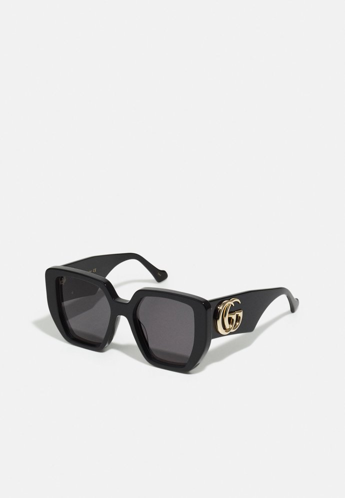 Gucci, 8 530 Kč