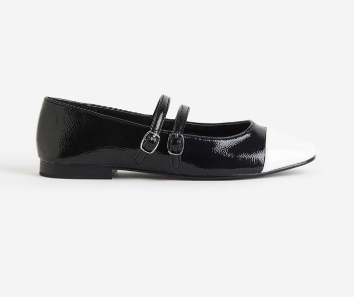 S kontrastní špičkou. H&M, 749 Kč