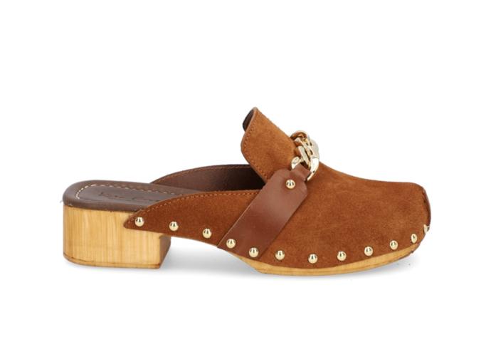 Uzavřenou špičku nabízí i model od značky Humanic za 1 599 Kč, který zdobí pásek s přezkou.