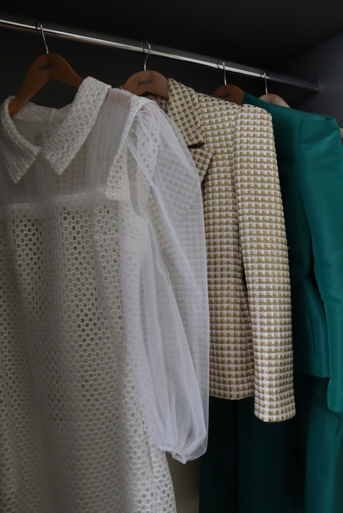 Jaru vládnou průhledné materiály.