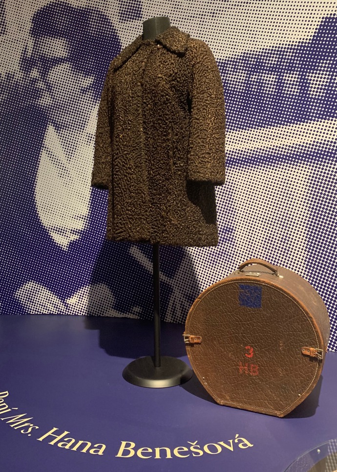 Kožíšek, který s Hanou Benešovou procestoval velkou část světa. Nosila jej i po návratu z exilu v roce 1947.