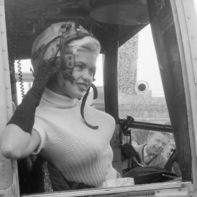 "Přála bych si dalších deset miminek, deset čivav a pár cen Akademie. Než se tak stane, budu jako sex symbol dělat lidem radost."