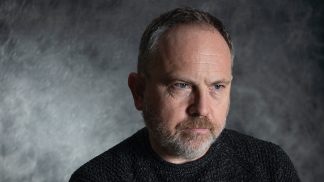 Antonín (55): Večer před bouřkou jsem zastavil mladé stopařce. Příštích 10 minut bylo nejděsivějších v mém životě