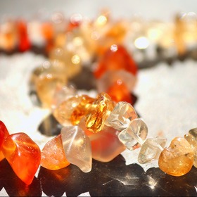 Karneol - oranžový kámen s povzbuzujícími účinky na tělo i mysl