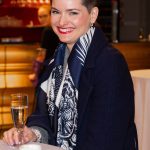 Pochází z ateistické rodiny zdravotních záchranářů a k víře se dostala až na teologické fakultě, když ve 22 letech prodělala operaci srdce za plného vědomí.