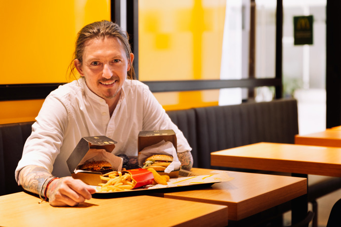 Přemek Forejt v rozhovoru pro Lifee.cz říká, že je odmalička okurkový. Miluje kyselé i fermentované okurky, také má rád malé nakládačky cornichons.