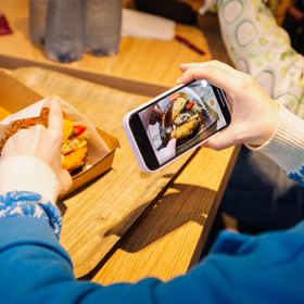 Jsou prý natolik šťavnaté, že se s nimi nevyplatí sedět za volantem.