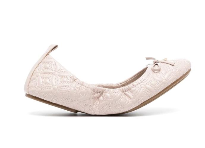 Balerínky, jak je známe a máme rády. Michael Kors, 3 890 Kč