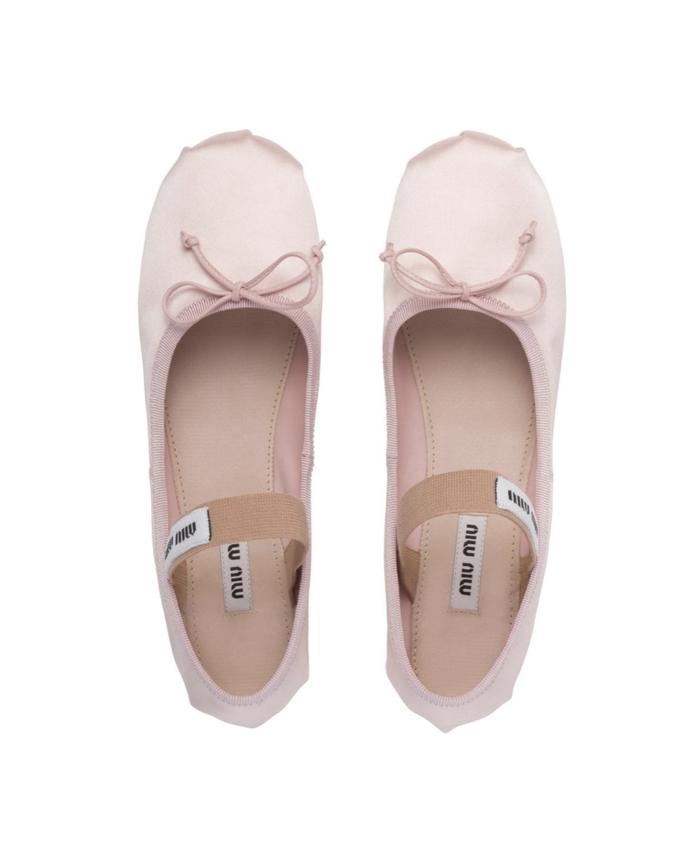 Baleríny ve stylu baletních piškotů. Miu Miu, 810 eur