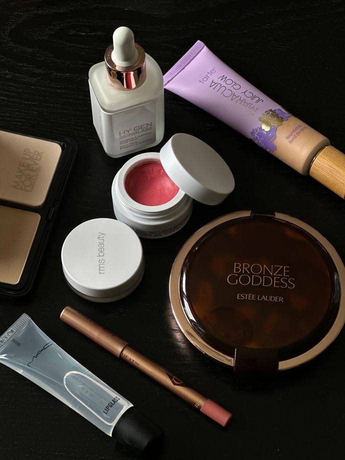 Nikola Bendová prozradila Lifee.cz, že mezi jejích pět kosmetických nezbytností patří i přírodní korektor RMS Beauty.