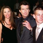 Po Cassandřině smrti se představitel Jamese Bonda seznámil s novinářkou Keely Shaye Smith a byla z toho láska jako trám. Na archivním snímku s Piercovým synem Seanem, který je dnes hercem stejně jako táta.