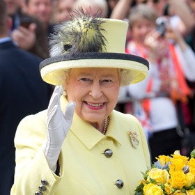 Vlastnila přibližně 40 párů, žádný z nich podle Genevieve nevyhodila a nejvíce si oblíbila bílý bavlněný model Regina (na snímku).