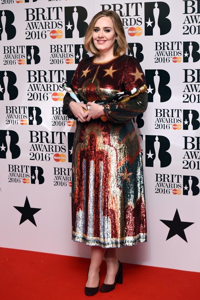 ...a midišaty Valentino obsypané flitry inspirované marvelovskou superhrdinkou.