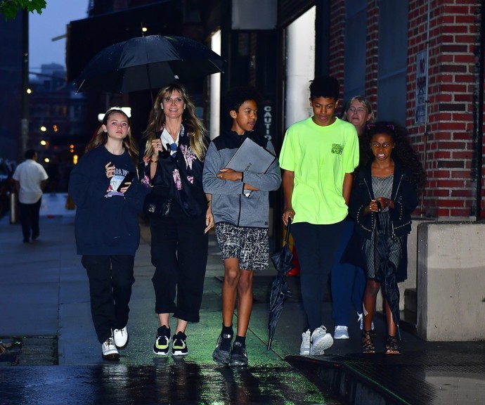 Děti se dvěma muži má také německá supermodelka Heidi Klum. Z románku s italským podnikatelem Flaviem Briatorem vzešla nejstarší dcera Leni, kterou později adoptoval modelčin exmanžel Seal. S tím má Heidi další tři děti - syny Henryho a Johana a dceru Lou.