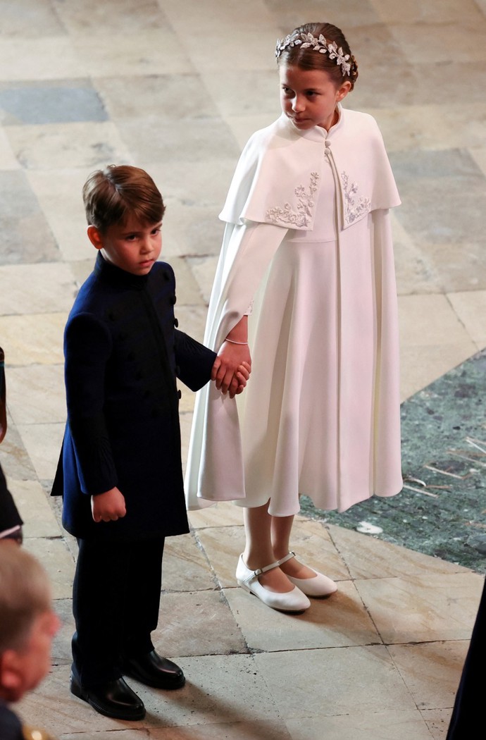 Charlotte se o mladšího bratra po celou dobu hezky starala.