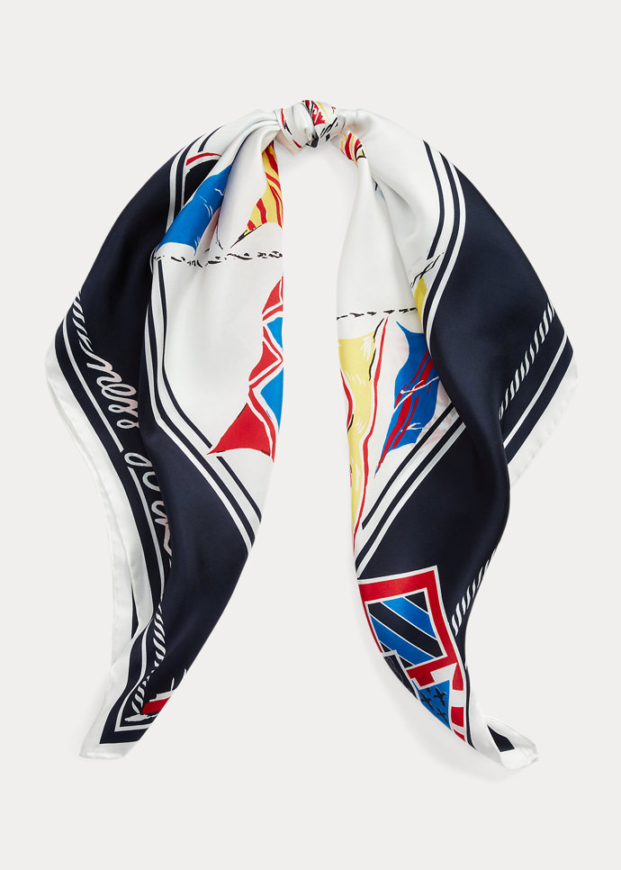 Šátek přes ramena podle Hany Benešové? Zkuste jakýkoliv čtvercový typ s výraznějšími motivy. Ralph Lauren, 2 600 Kč