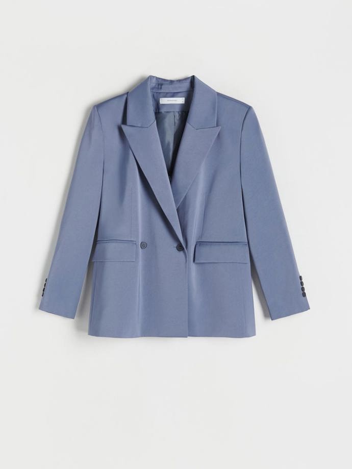 Oversize sako s nápadnými ramenními vycpávkami noste k jednoduchým outfitům. Reserved, 2 399 Kč