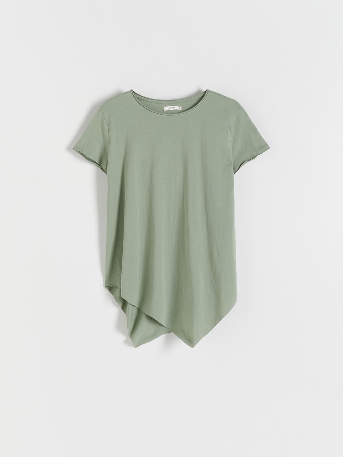 Základní prvky asymetrie milujeme na těch nejjednodušších kouscích. Tričko Reserved, 259  Kč