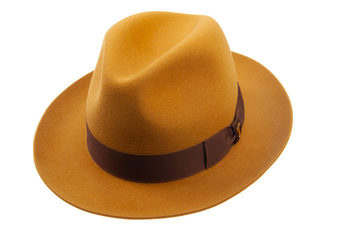 Klobouk typu Fedora nosil Edvard Beneš a milovala jej i jeho žena. Tonak, 4 100 Kč