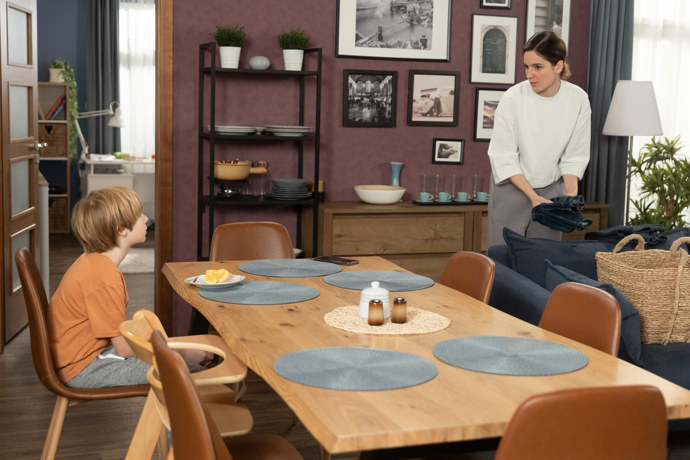 Vojta se proto snaží zařídit, aby se rodina opět dala dohromady.