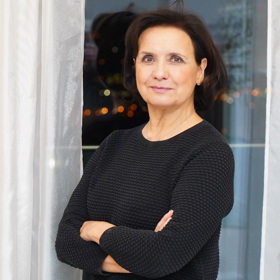 Dlouhá léta žila v nefunkčním manželství, oči jí otevřela až její sestra. Pravou lásku našla znovu po padesátce. 