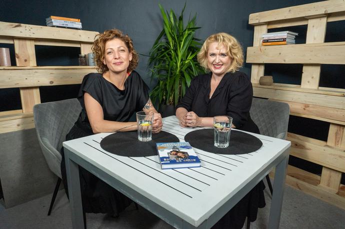 S moderátorkou Miluškou Bittnerovou probrala Adéla Elbel výchovu svých dvou dcer i hejty, se kterými se musela vypořádat.