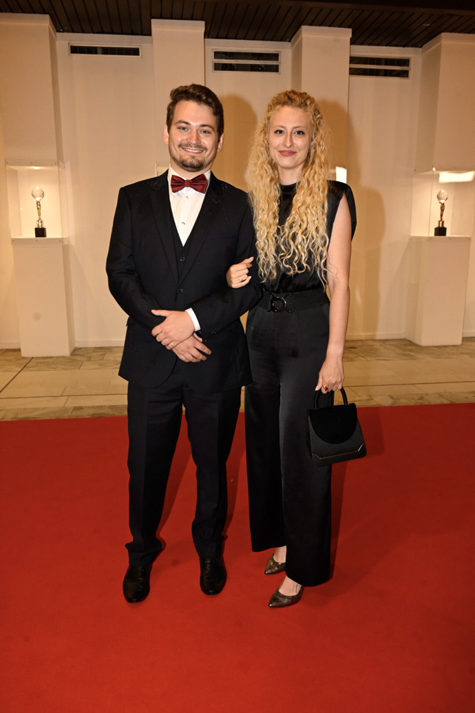 Vnuk Jiřiny Bohdalové Vojtěch se snoubenkou. Svatbu budou mít už za týden!