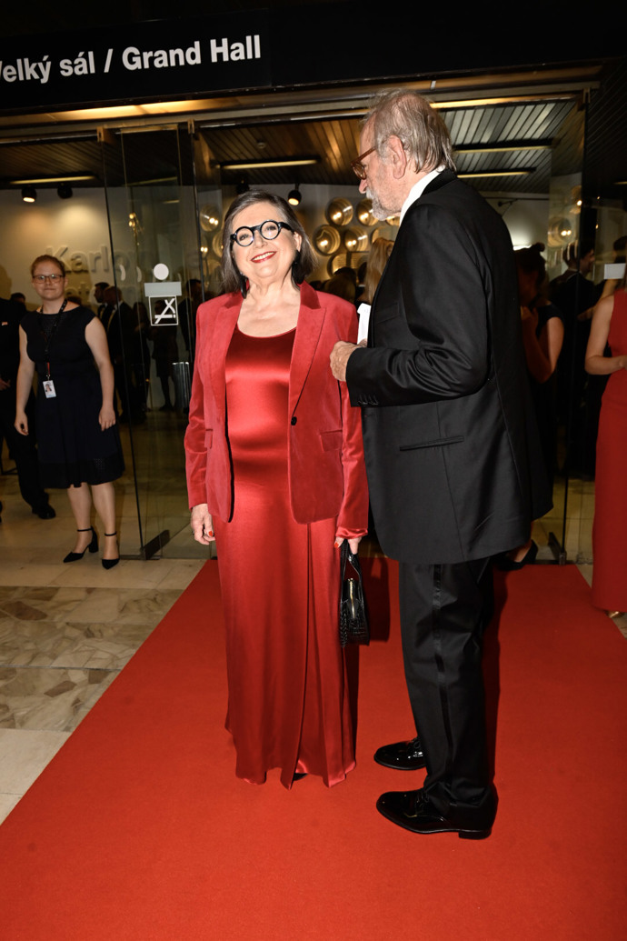 Zuzana Kronerová vsadila na monochromatický look. Červená byla správnou volbou.