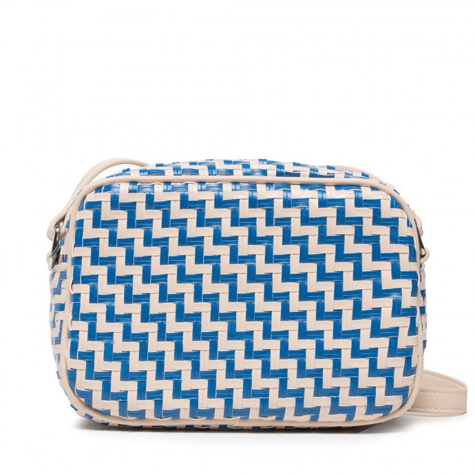 Menší kabelka je skvělým doprovodem do slunných dní. (Benetton, 1 399 Kč)