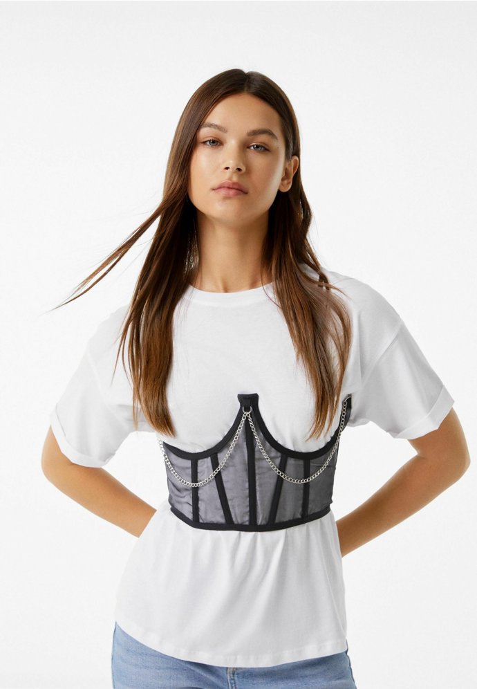 Dostupné varianty umí být také velmi nápadité (Bershka, 499 Kč).