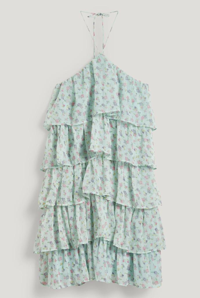Volánkové šaty romantického střihu zdobí drobné motivy kvítků. (Clockhouse, 798 Kč)