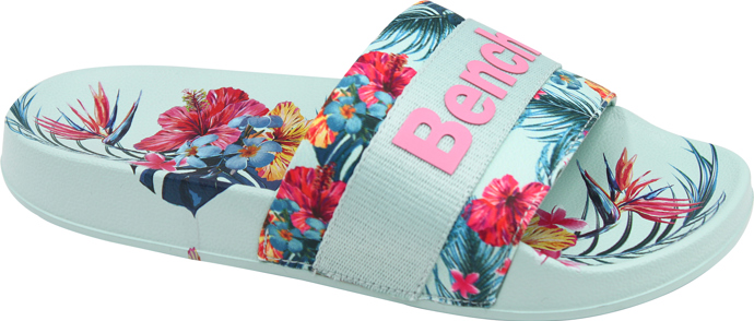 Pestré barvy, tropické motivy, pohodlí. Trendy mezi botami ovládají pantofle. (Bench, 499 Kč)