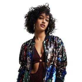 Vrstvit lesk. Další z hitů léta. (Bunda typu bomber s flitry, Desigual, 4 299 Kč)