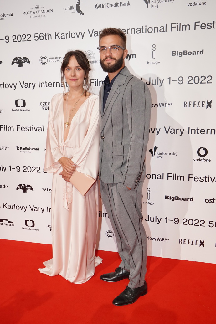 Loňský ročník festivalu ozdobila herečka Tereza Ramba nepřehlédnutelným výstřihem.