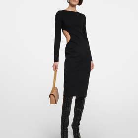 Gucci a jeho nezvykle strohý přístup k aktuálnímu hitu. Okrouhlé průstřihy v pase patří k nejvýraznějším střihovým úpravám sezony.