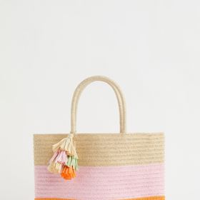 Prostorná a zábavná. Typická taška tohoto léta (H&M, 399 Kč)