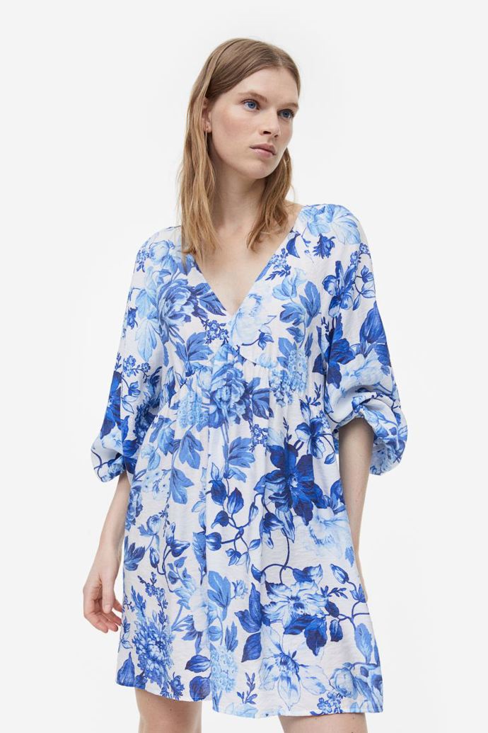 Odlehčeným modelům svědčí záplava vzorů. (H&M, 599 Kč)