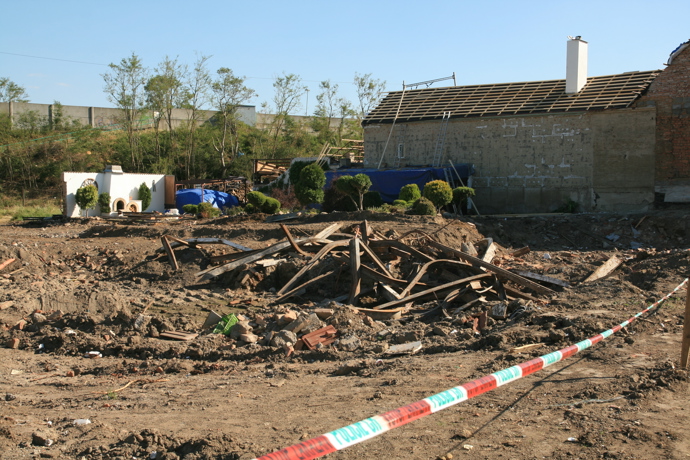 Zbyly jen vzpomínky. Tady kdysi stával dům...