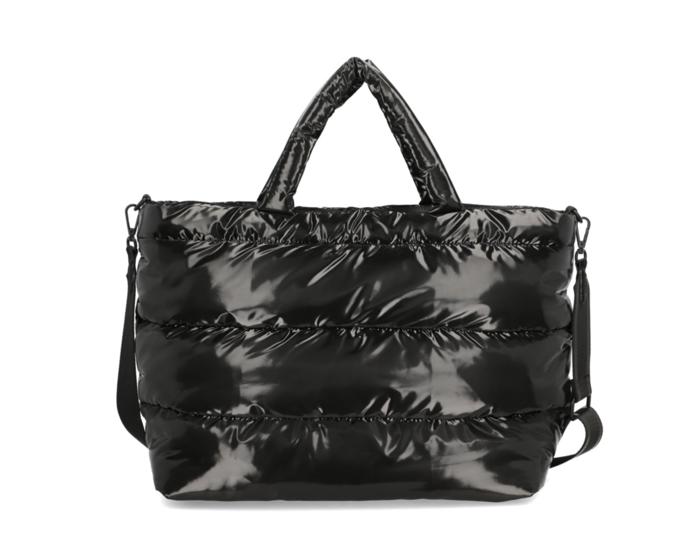 Stranou nestojí ani nadýchané prošívané varianty. Jednu najdete třeba v sítích prodejen Humanic od značky Kate Gray. Cena: 1 499 Kč