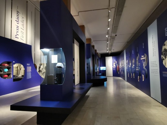Expozice je rozdělena do tematických celků.