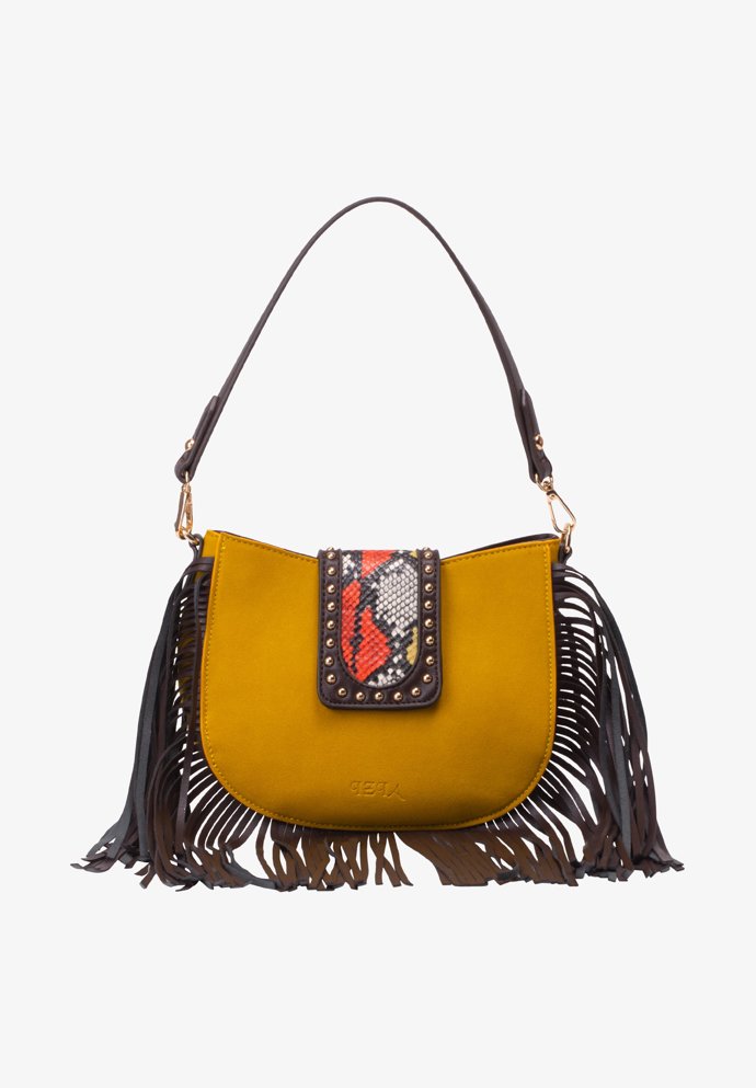 Dlouhé třásně a vyšívaný detail zdobí i kabelku značky IZIA v hippie duchu. Cena: 2 590 Kč