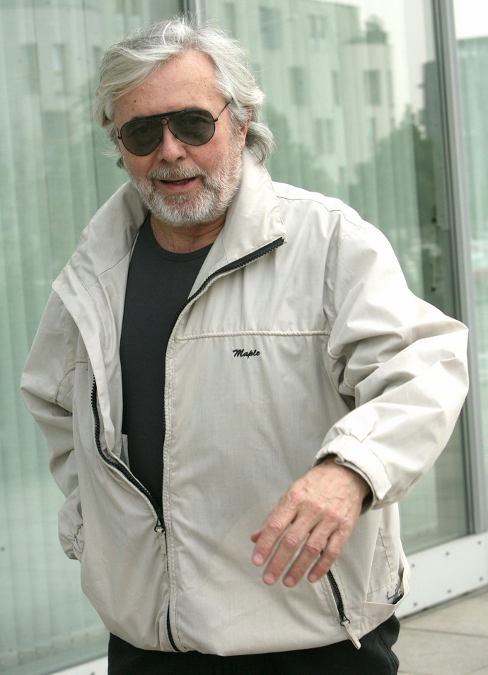 Josef Abrhám byl vždy štramák, který si na nezájem žen nemohl stěžovat. Přesto jeho manželství s Libuší Šafránkovou vydrželo 35 let. Až do její smrti...