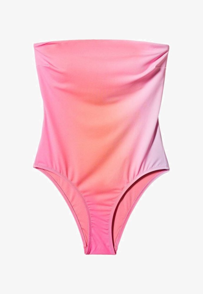 Nosí se i střihy s odnímatelnými ramínky. Horní lem na správném místě udrží praktický gelový proužek v horním lemu. (Mango, 1 299 Kč)