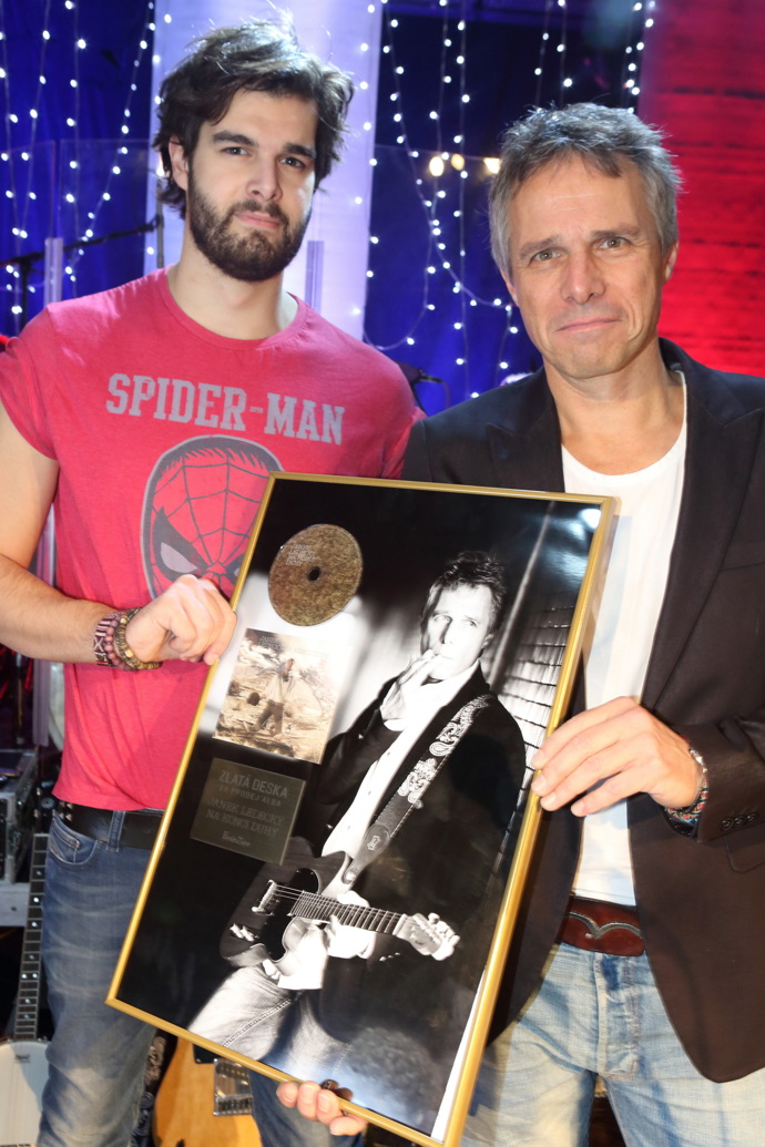 Jonáš Ledecký se svým tátou Jankem.