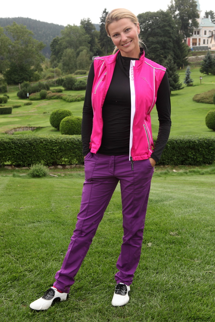 Jitka Kocurová se ve volném čase ráda věnuje golfu.