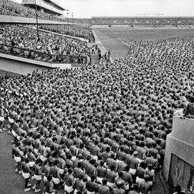 A opět Praha. Tentokrát rok 1980 a očima Miloně Novotného, klasika české dokumentární fotografie.