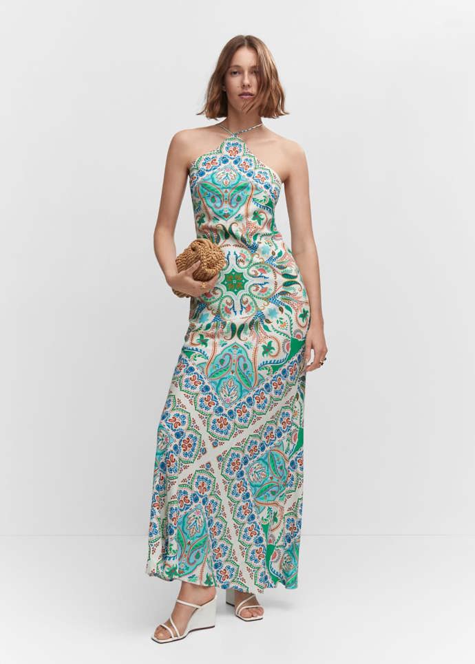 Etno potisk a minimalistický střih. (Mango, 2 299 Kč)