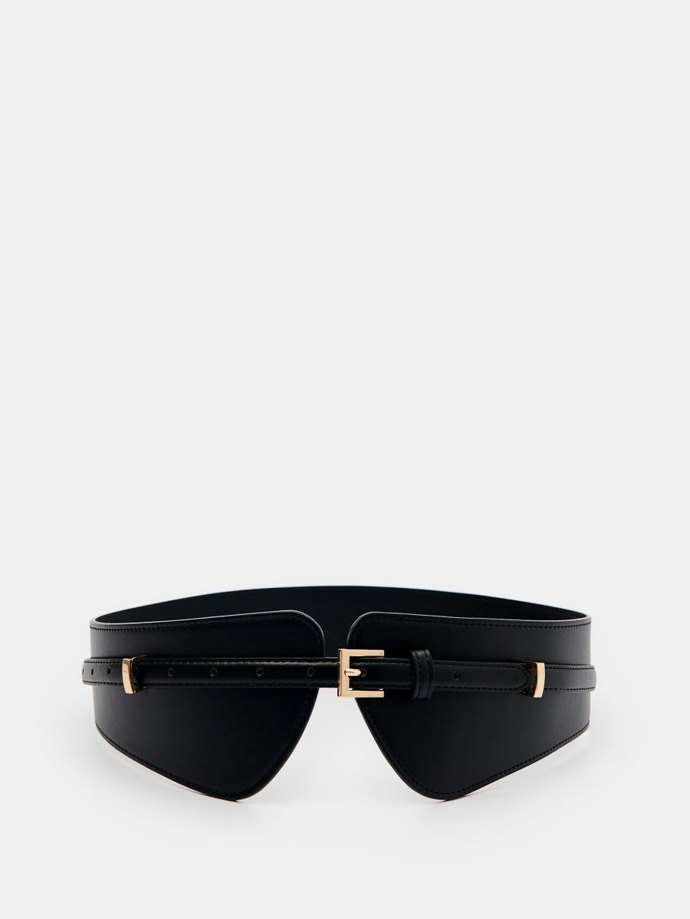 Široký pásek v jednoduchém dezénu nabízí také řetězec s módou Mohito. (499 Kč)