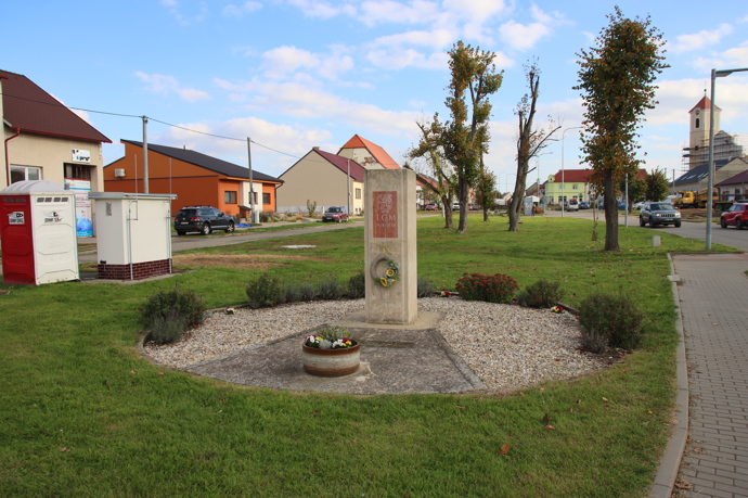 Torzo pomníku T. G. Masaryka v Moravské Nové Vsi.