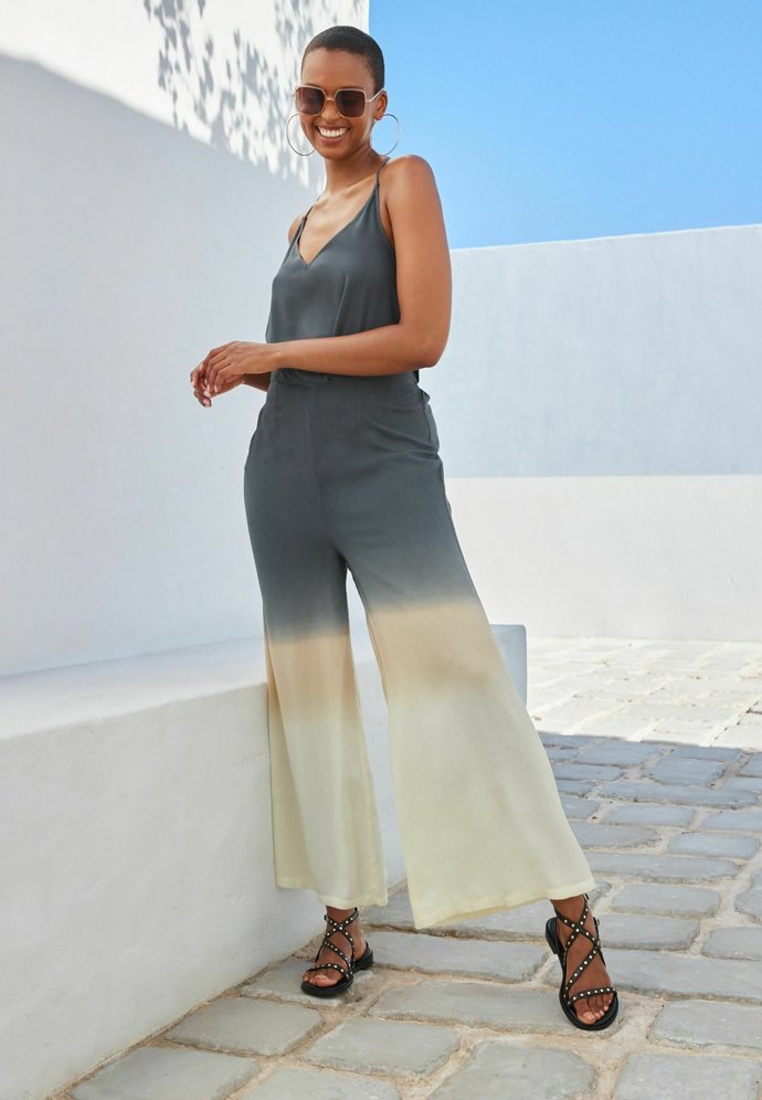 Jde to i bez pestrých tónů. Overal propojující neutrální zemité odstíny vypadá víc než lákavě!